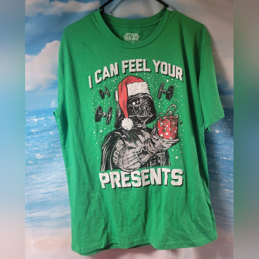 Star Wars Mad Engine NWOT Christmas‎ Tshirt Darth Vader Size Medium Unisex